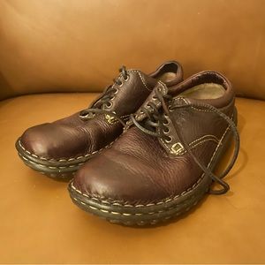 Like new, only worn a few times. Size 7, Born brand brown leather hiking shoes